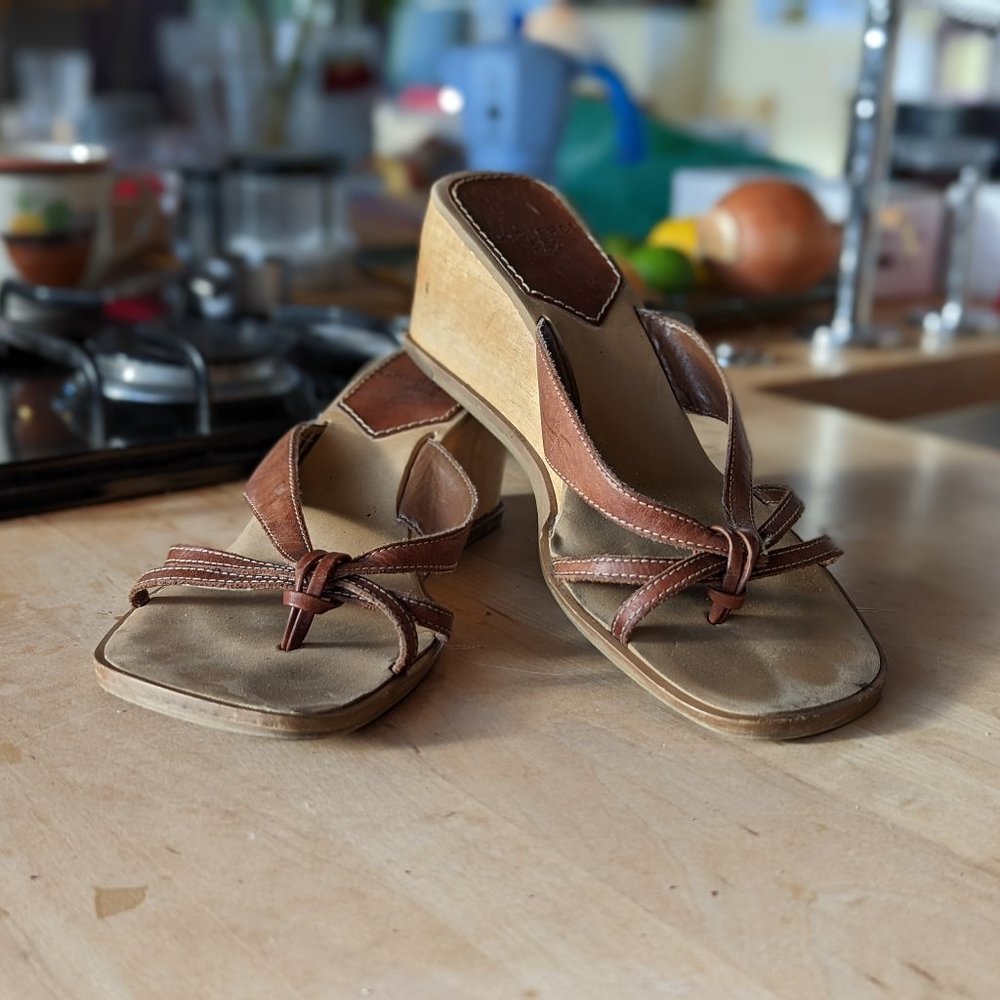 DOCKERS Womens Brown Leather Strap Low Wooden Wedge Heel Sandals Size 7.5